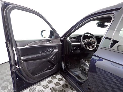 Used 2024 Jeep Grand Cherokee L Limited w/ Black Appearance Package AWD/4WD image 20