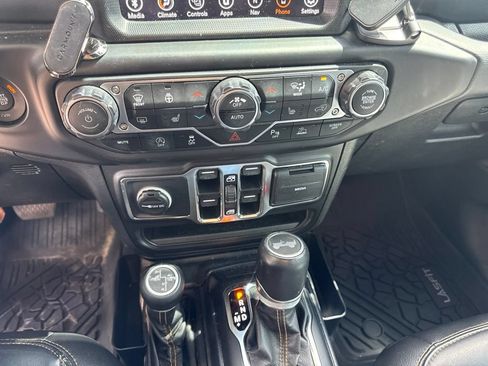Used 2021 Jeep Wrangler Unlimited Sahara AWD/4WD image 20