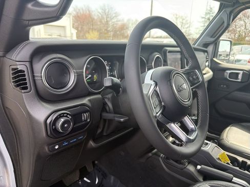 Used 2023 Jeep Wrangler Unlimited Sahara w/ Safety Group AWD/4WD image 21