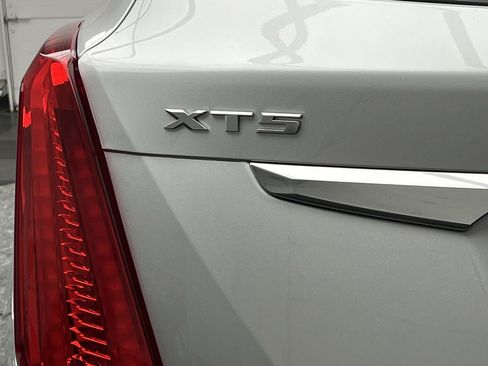 Used 2017 Cadillac XT5 Luxury image 36