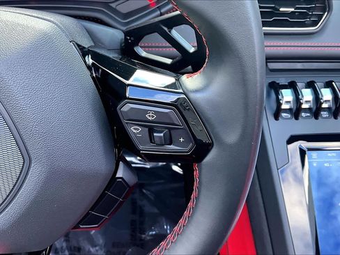 Used 2021 Lamborghini Huracan EVO image 21