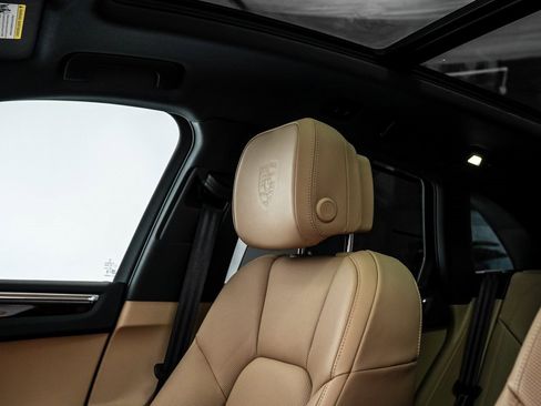 Used 2025 Porsche Macan image 26