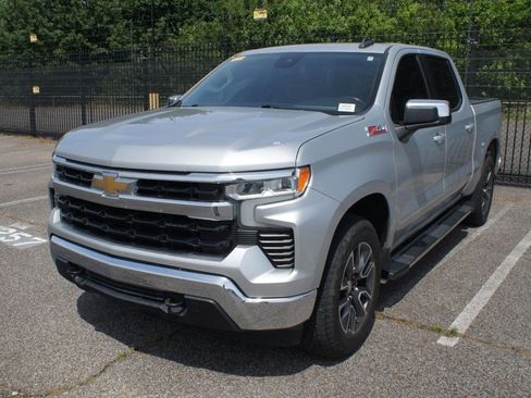 Used 2022 Chevrolet Silverado 1500 LT w/ Z71 Off-Road Package image 1