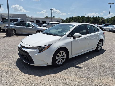 Used 2024 Toyota Corolla LE FWD image 7