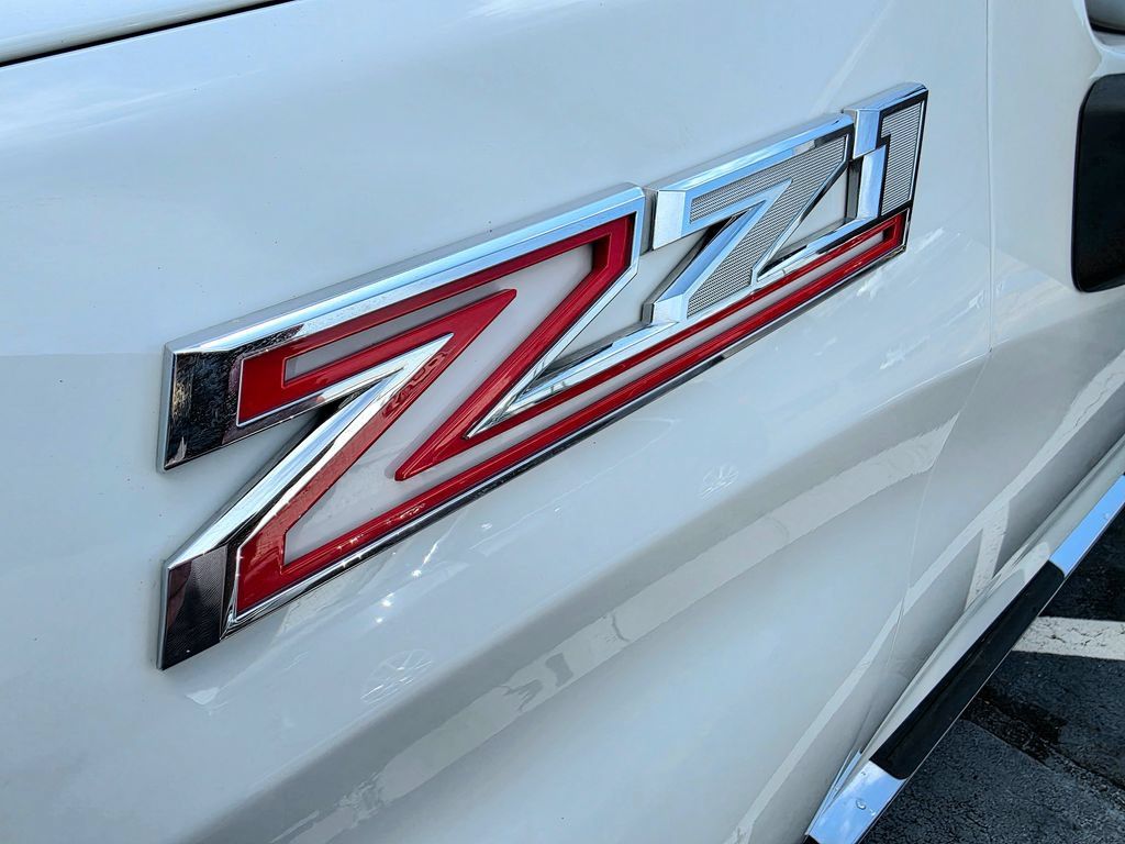 Used 2025 Chevrolet Silverado 1500 LT AWD/4WD image 16