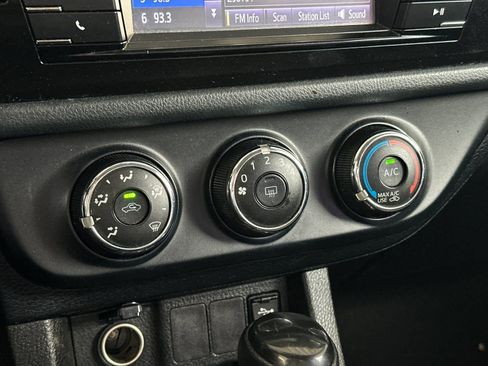 Used 2016 Toyota Corolla L image 16