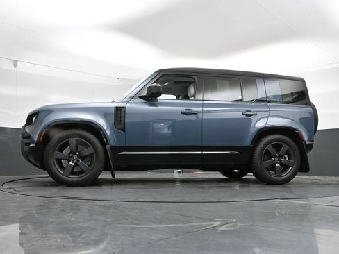 Used 2025 Land Rover Defender 110 X-Dynamic SE AWD/4WD image 46