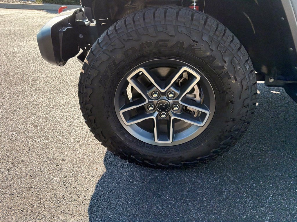 Used 2025 Jeep Gladiator Mojave w/ Convenience Group AWD/4WD image 12