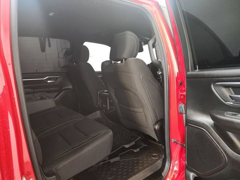 Used 2025 RAM 1500 Big Horn AWD/4WD image 32