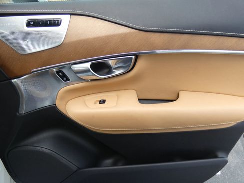 Used 2017 Volvo XC90 T6 Inscription w/ Vision Package image 38