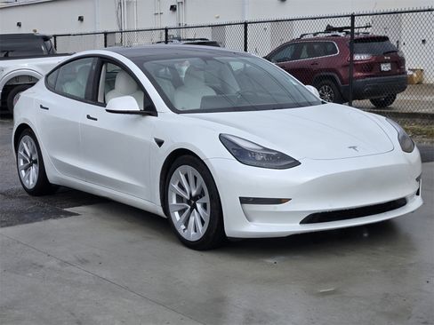 Used 2021 Tesla Model 3 Standard Range Plus image 3