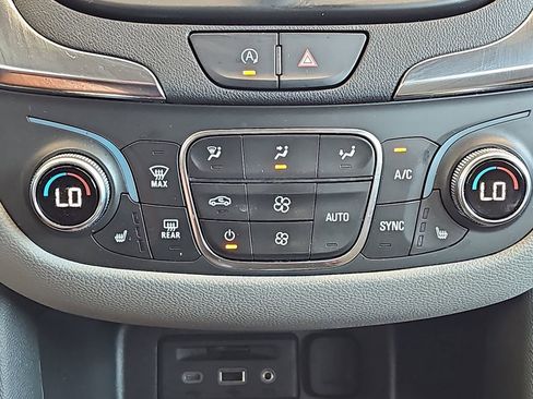 Used 2022 Chevrolet Equinox LT AWD/4WD image 26