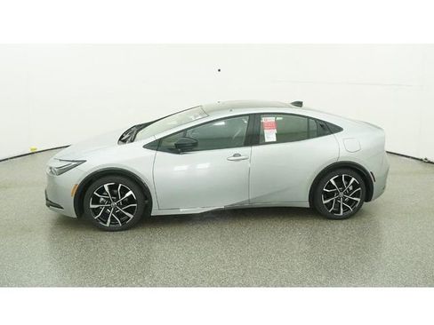 New 2026 Toyota Prius Plug-In Hybrid FWD image 3