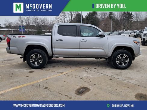 Used 2018 Toyota Tacoma TRD Sport image 2