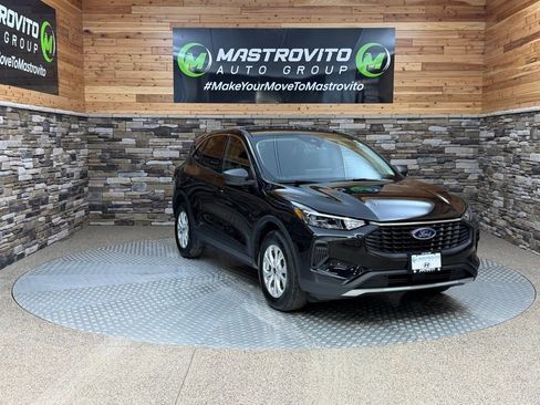 Used 2024 Ford Escape Active w/ Tech Pack #1 AWD/4WD image 2