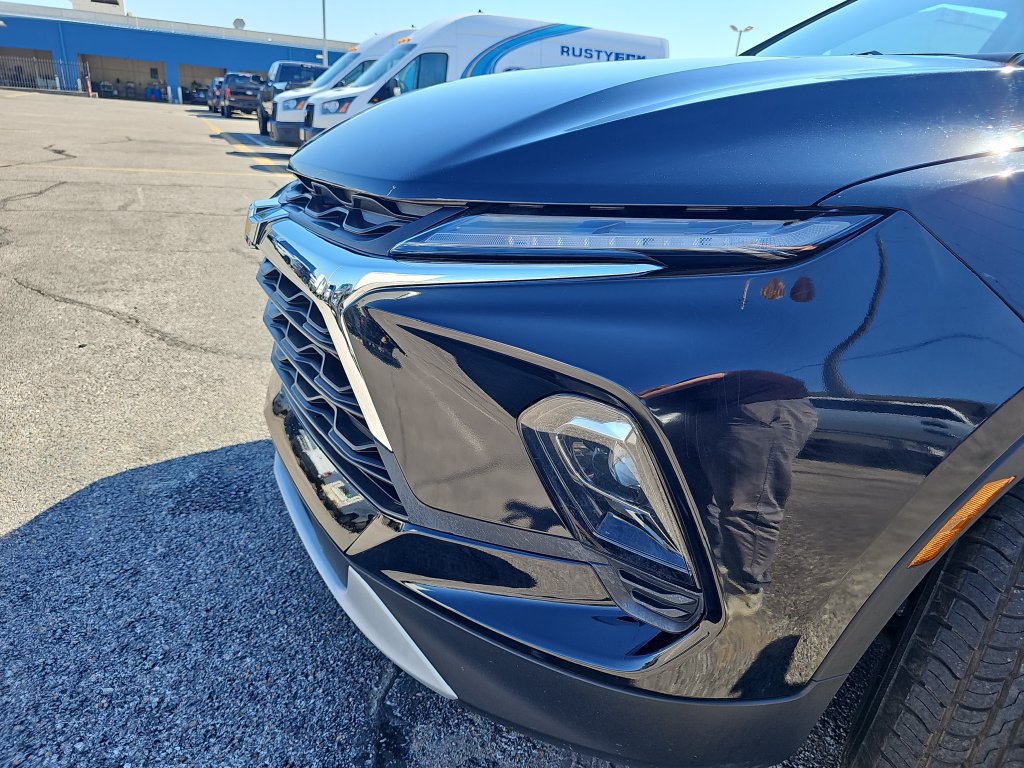 Used 2025 Chevrolet Blazer LT FWD image 32