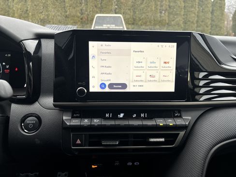 Used 2025 Toyota Camry SE image 25