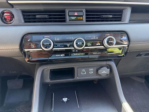 Used 2025 Honda Pilot Touring image 19