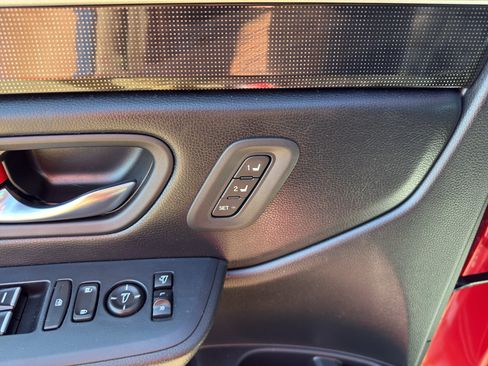 Used 2025 Honda Pilot Elite image 14