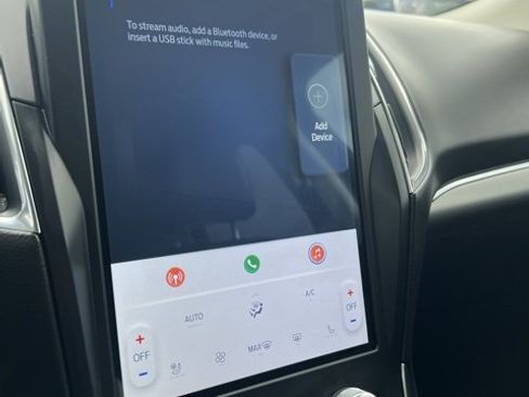 Used 2024 Ford Edge Titanium image 39