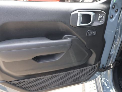 Used 2025 Jeep Wrangler Sport AWD/4WD image 11