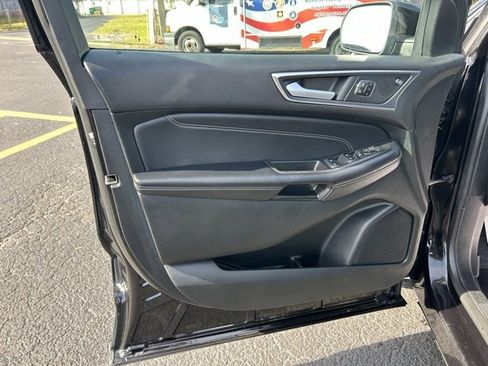 Used 2022 Ford Edge Titanium image 12