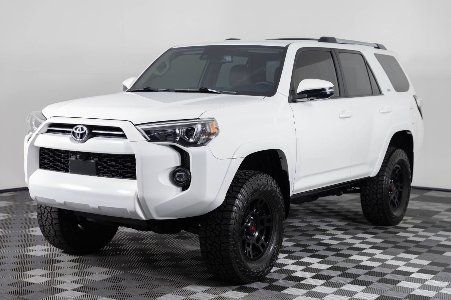 Used 2023 Toyota 4Runner SR5 Premium w/ SR5 Premium Package AWD/4WD image 2