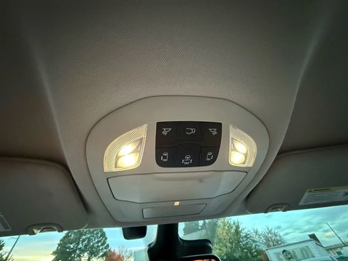 Used 2021 Chrysler Pacifica Touring-L image 34