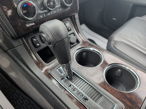 Used 2015 Chevrolet Traverse LT image 16