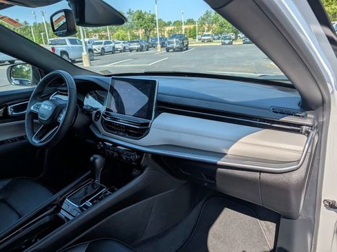Used 2025 Jeep Compass Limited AWD/4WD image 18