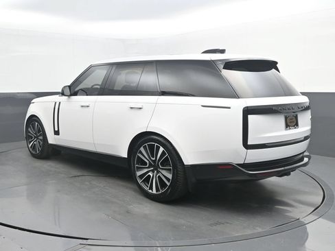 Used 2023 Land Rover Range Rover SE AWD/4WD image 3
