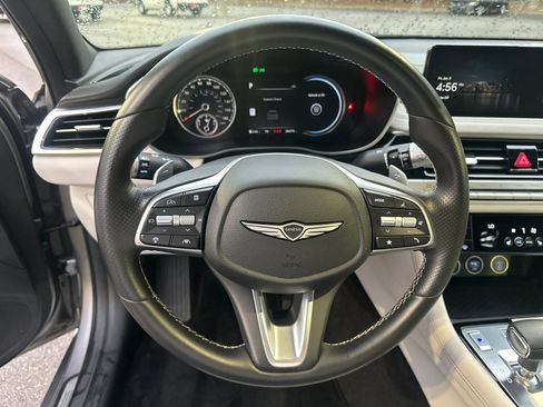 Used 2025 Genesis G70 2.5T image 23