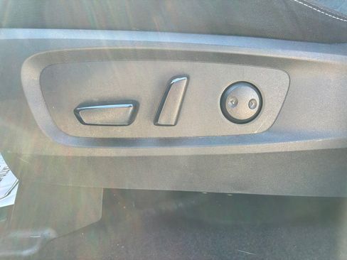 Used 2025 Nissan Pathfinder SV AWD/4WD image 15