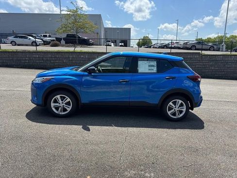 New 2025 Nissan Kicks Play S image 7