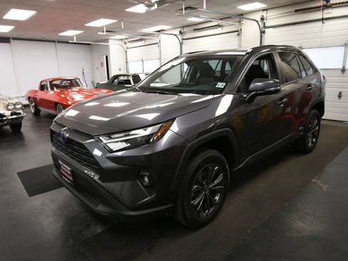 Used 2023 Toyota RAV4 XLE Premium AWD/4WD image 4