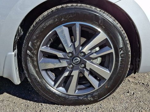 Certified 2025 Nissan Versa SV w/ Trunk Package image 9