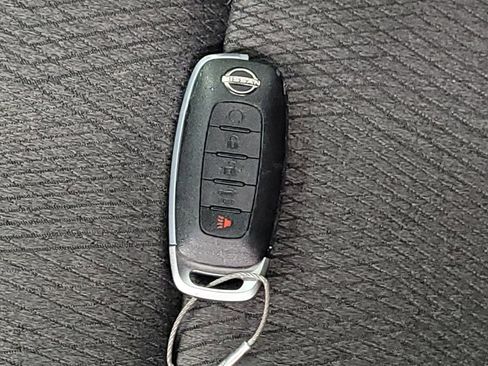 Used 2025 Nissan Rogue SV FWD image 32