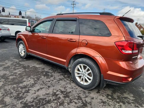 Used 2014 Dodge Journey SXT w/ Flexible Seating Group image 7