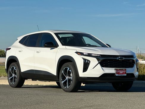 New 2026 Chevrolet Trax RS w/ Sunroof Package image 2