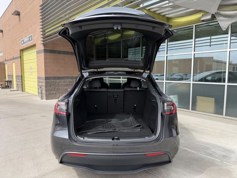 Used 2025 Tesla Model Y Long Range RWD image 39