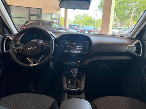 Used 2025 Kia Soul LX w/ LX Technology Package FWD image 28