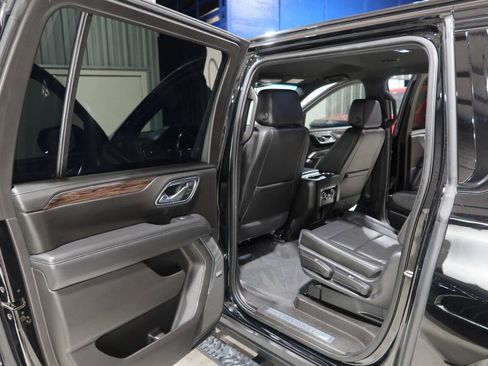 Used 2021 Chevrolet Suburban Z71 AWD/4WD image 18