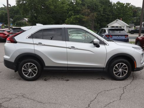 Used 2024 Mitsubishi Eclipse Cross ES AWD/4WD image 3