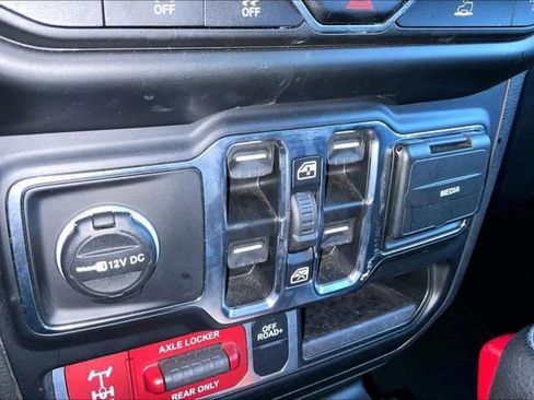 Used 2023 Jeep Gladiator Mojave AWD/4WD image 24