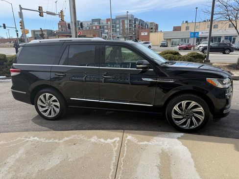 Used 2024 Lincoln Navigator Reserve image 4