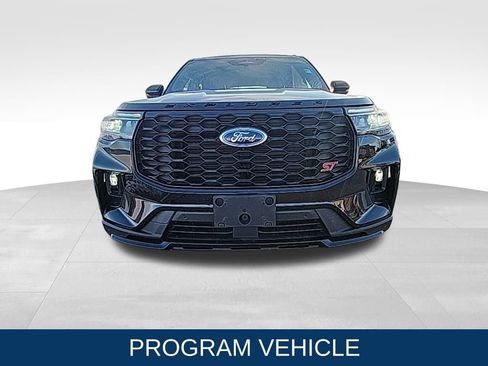 Used 2025 Ford Explorer ST image 9