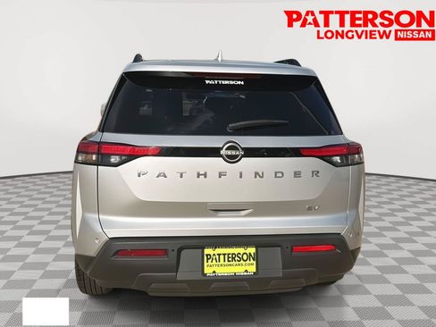 Used 2024 Nissan Pathfinder SV FWD image 3