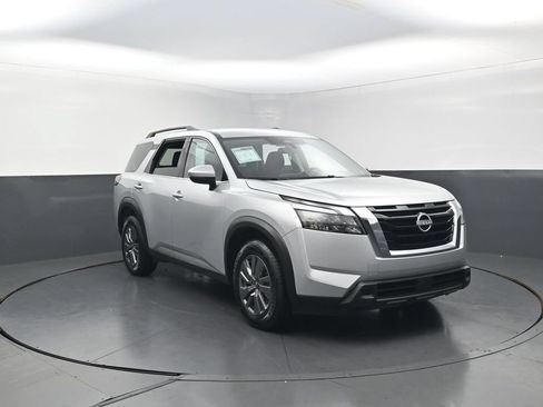 Used 2025 Nissan Pathfinder SV AWD/4WD image 7