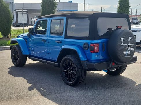 Certified 2022 Jeep Wrangler Unlimited Sahara w/ Cold Weather Group AWD/4WD image 3