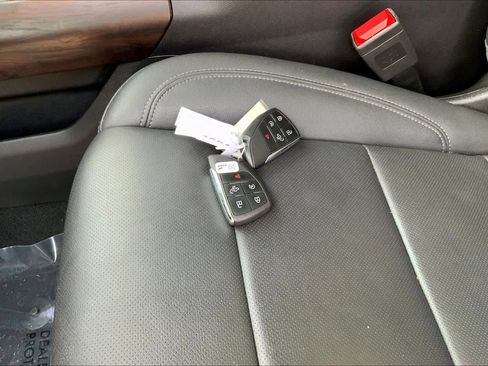 Used 2024 GMC Sierra 1500 SLT image 14